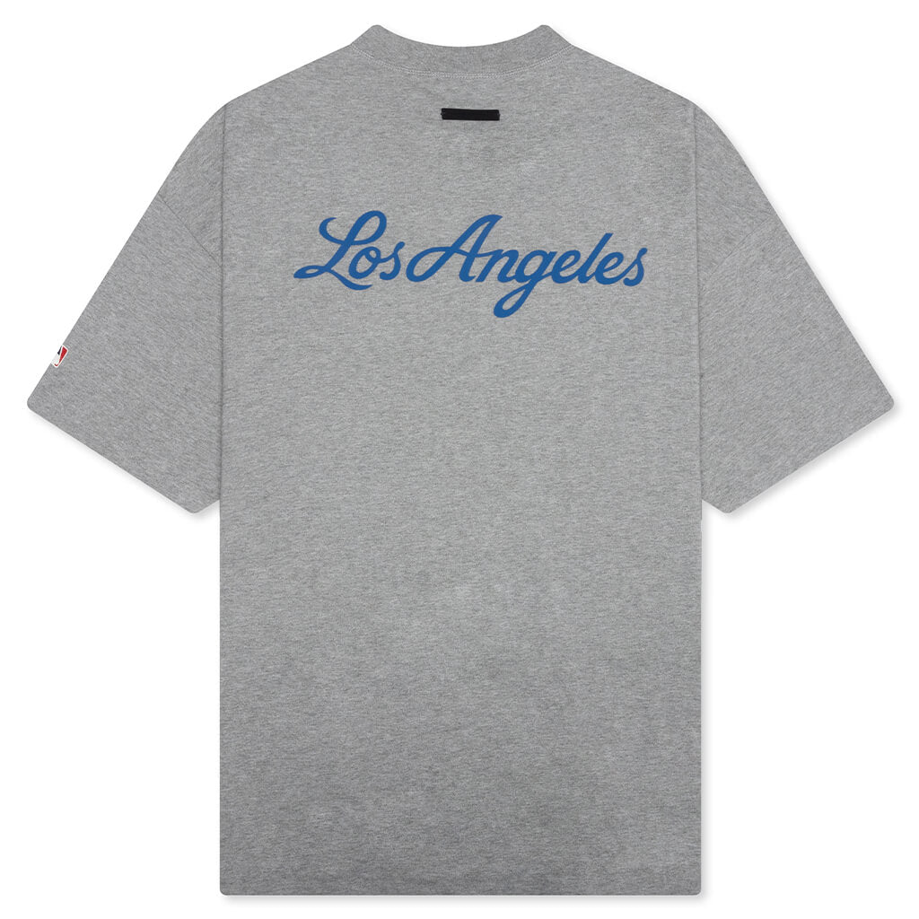 X Mlb Dodgers 90s Tee Concrete Heather Fear of god – Гарантія оригінальності – вид ззаду - FEAR OF GOD
