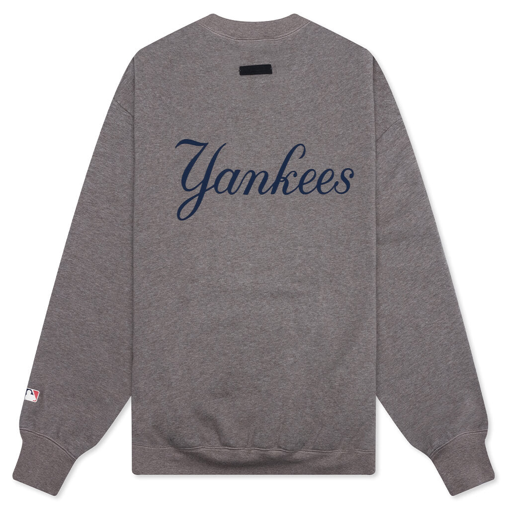 X Mlb Yankees Sport Crewneck Homestead Heather Fear of god оригінал – Купити в Україні – вид ззаду - FEAR OF GOD