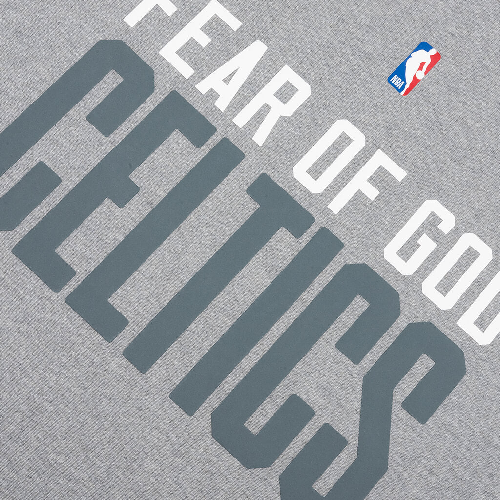 X Nba Celtics 90s Tee Concrete Heather Fear of god – Гарантія оригінальності – детальний вид - FEAR OF GOD