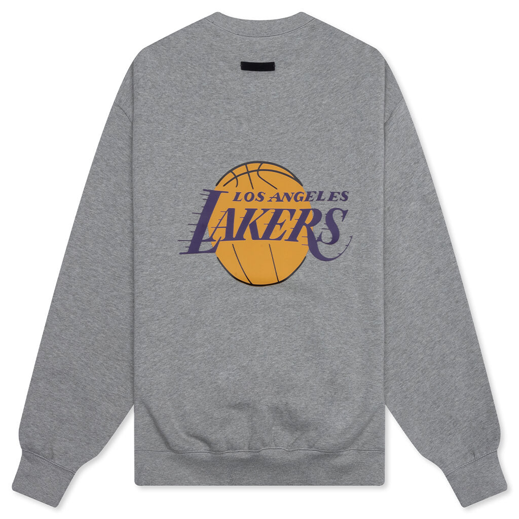 X Nba Lakers Sport Crewneck Concrete Heather Fear of god – Гарантія оригінальності – вид ззаду - FEAR OF GOD