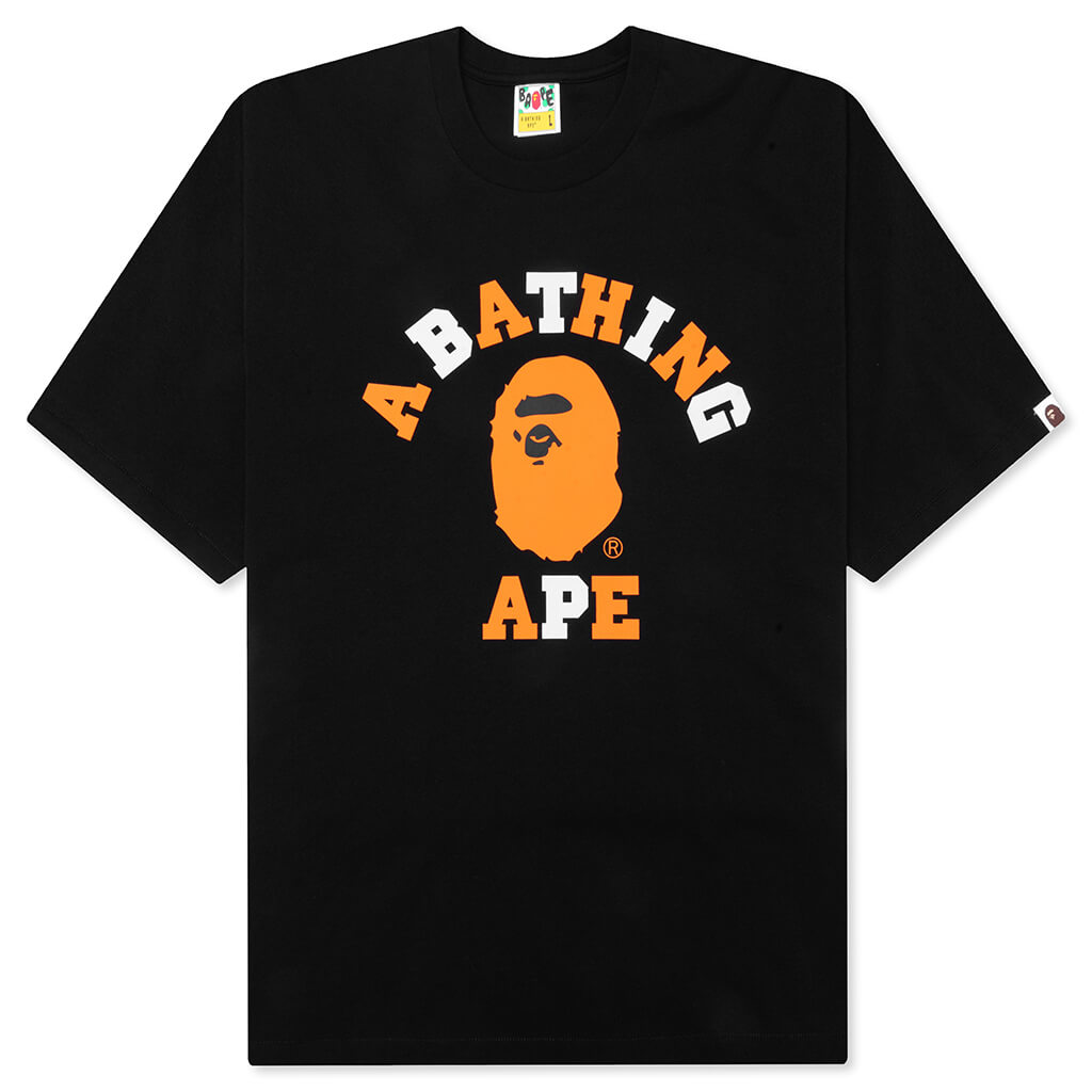 Оригінальна Feature X Bape College Relaxed Fit Tee A bathing ape – боковий вид