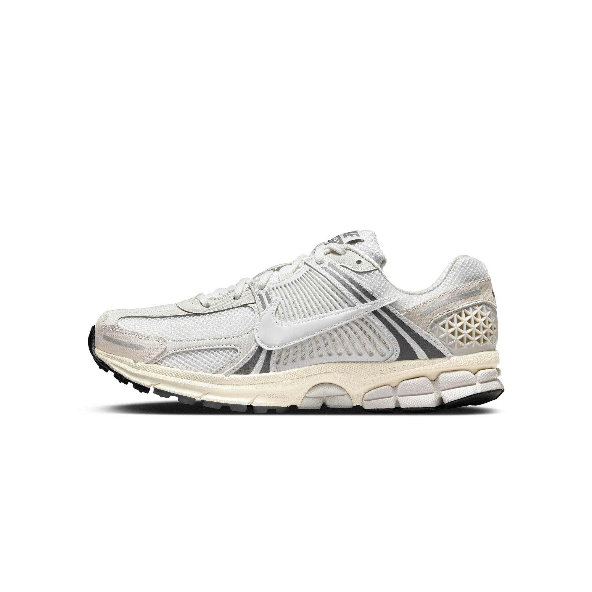 Оригінальна Mens Zoom Vomero 5 Shoes Nike – боковий вид