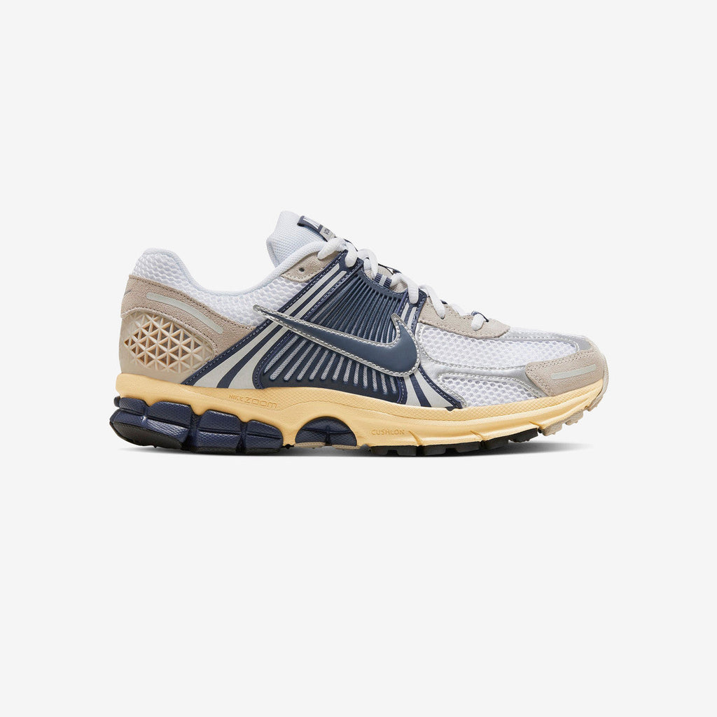 Nike Footwear оригінал | Швидка доставка Україна – боковий вид