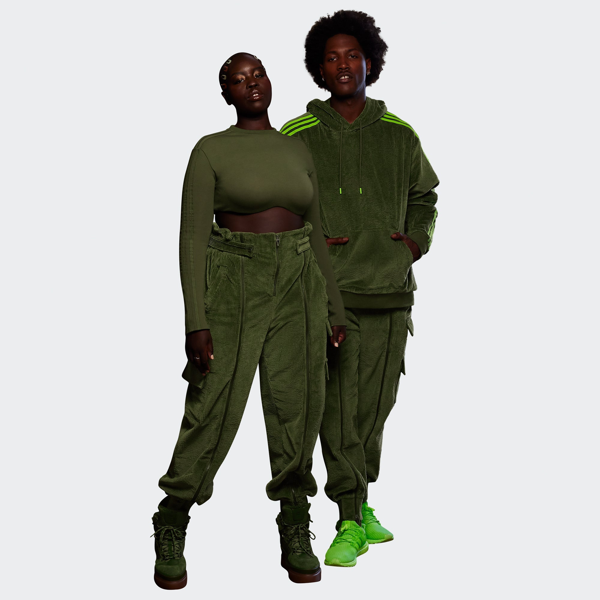 Corduroy Zipper Pant Wild Pine Adidas оригінал – Купити в Україні – вид ззаду - ADIDAS