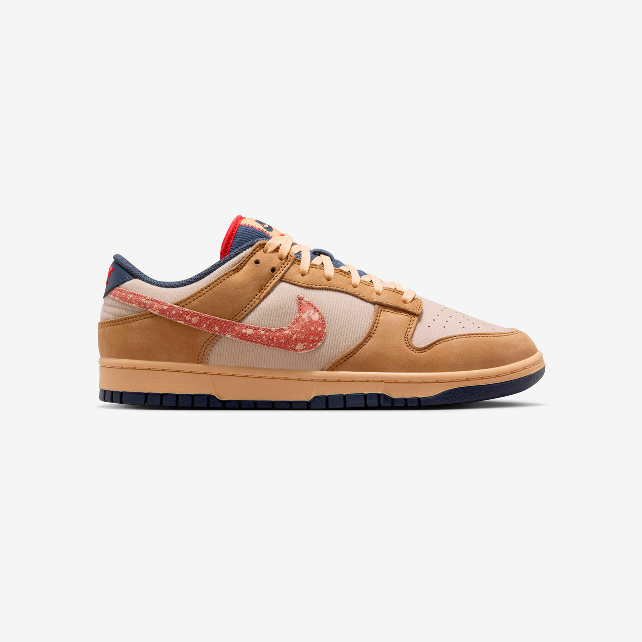 Оригінальна Dunk Low Retro Se Nike – боковий вид