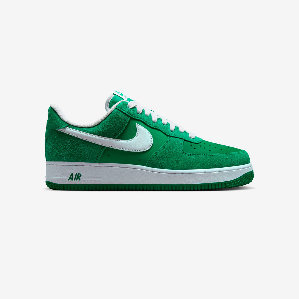 Оригінальна Air Force 1 07 Lv8 Nike – боковий вид