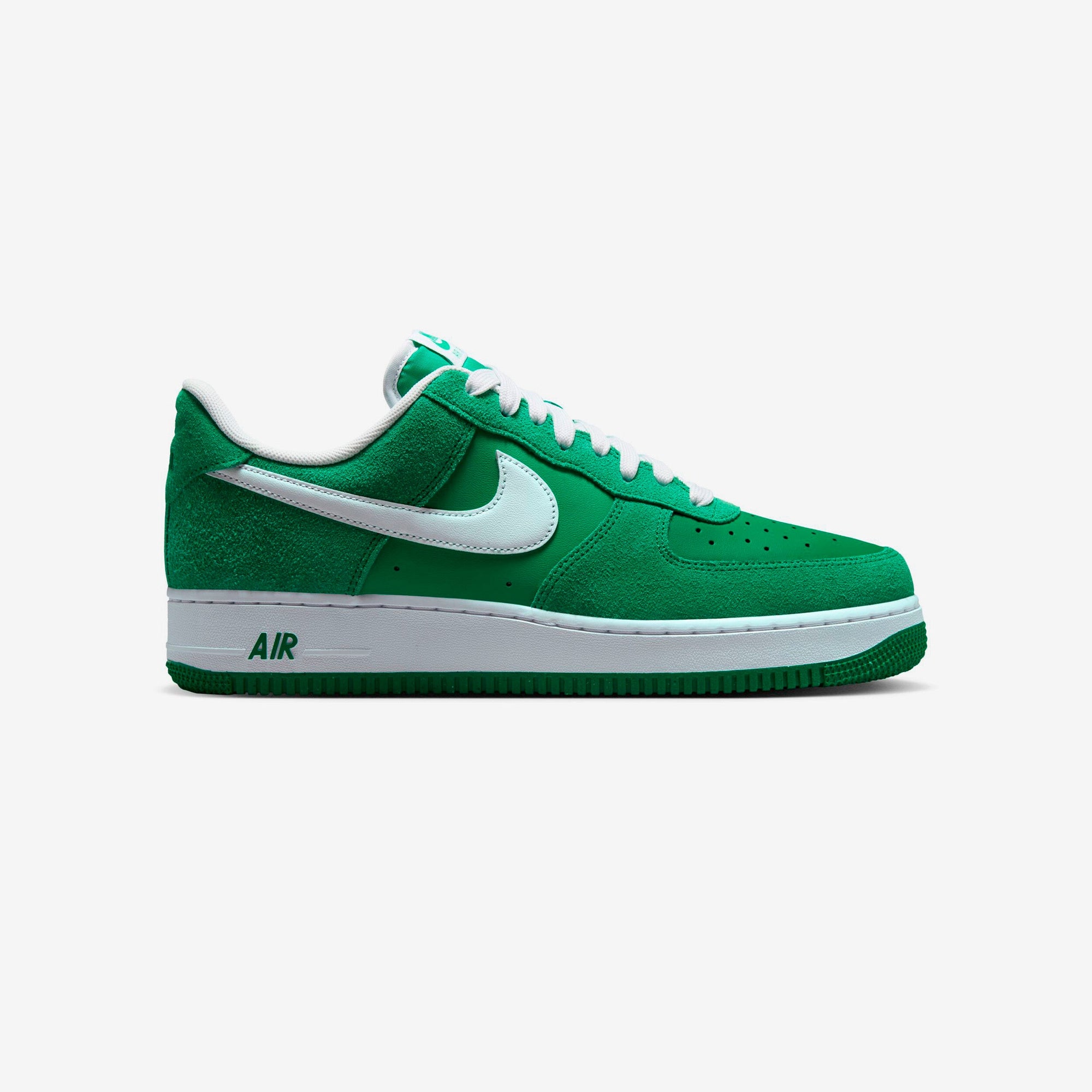 Оригінальна Air Force 1 07 Lv8 Nike – боковий вид
