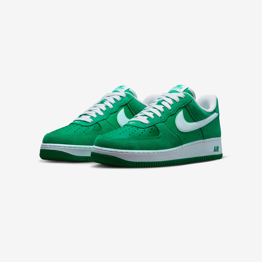 Оригінальна Air Force 1 07 Lv8 Nike – вид ззаду