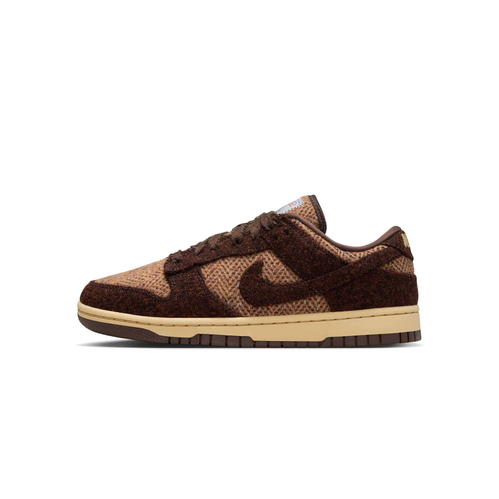 Оригінальна x Harris Tweed Womens Dunk Low "Sesame" Shoes NIKE – боковий вид