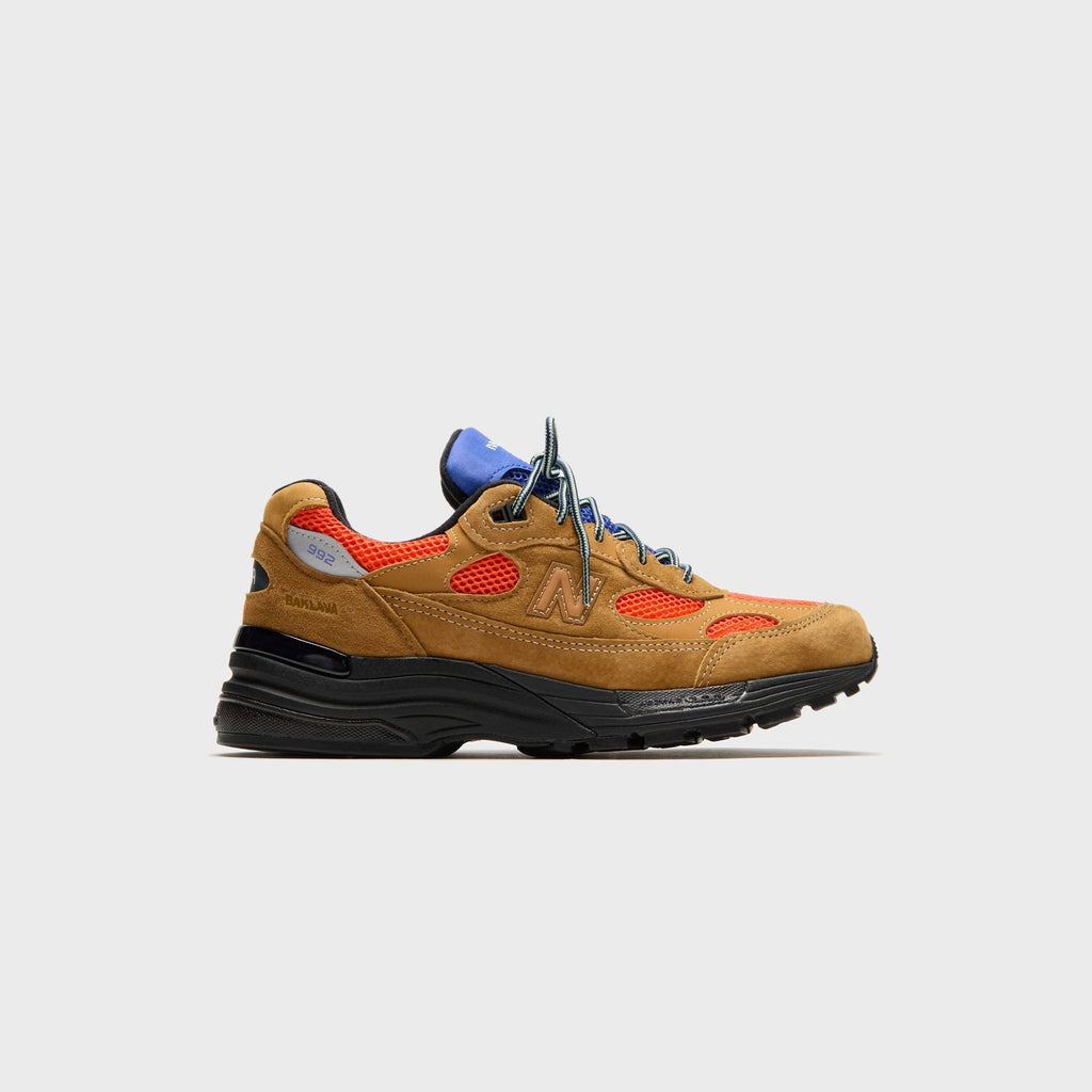Оригінальна X Action Bronson Made In Usa 992 Tan New balance – боковий вид