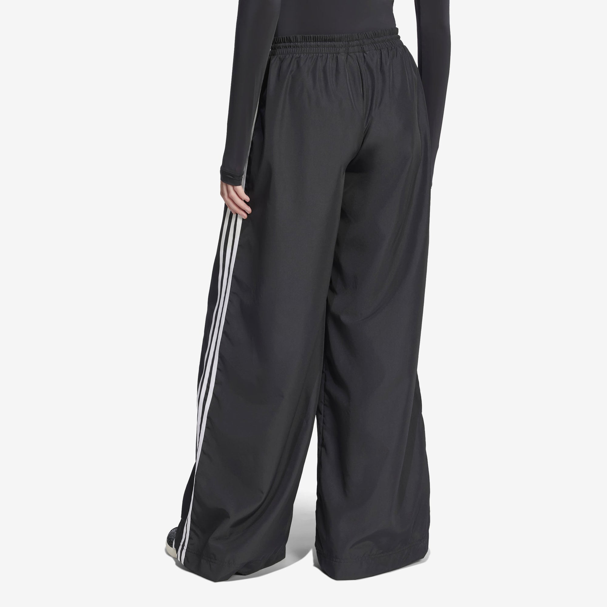 Оригінальна Wmns Adilenium Season 3 Oversized Track Pant Adidas – детальний вид