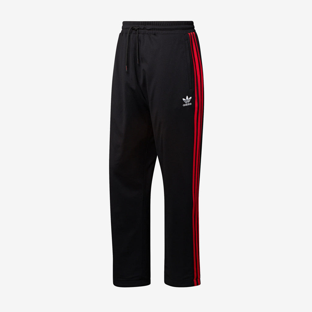 Оригінальна Track Pant X Korn Adidas – боковий вид
