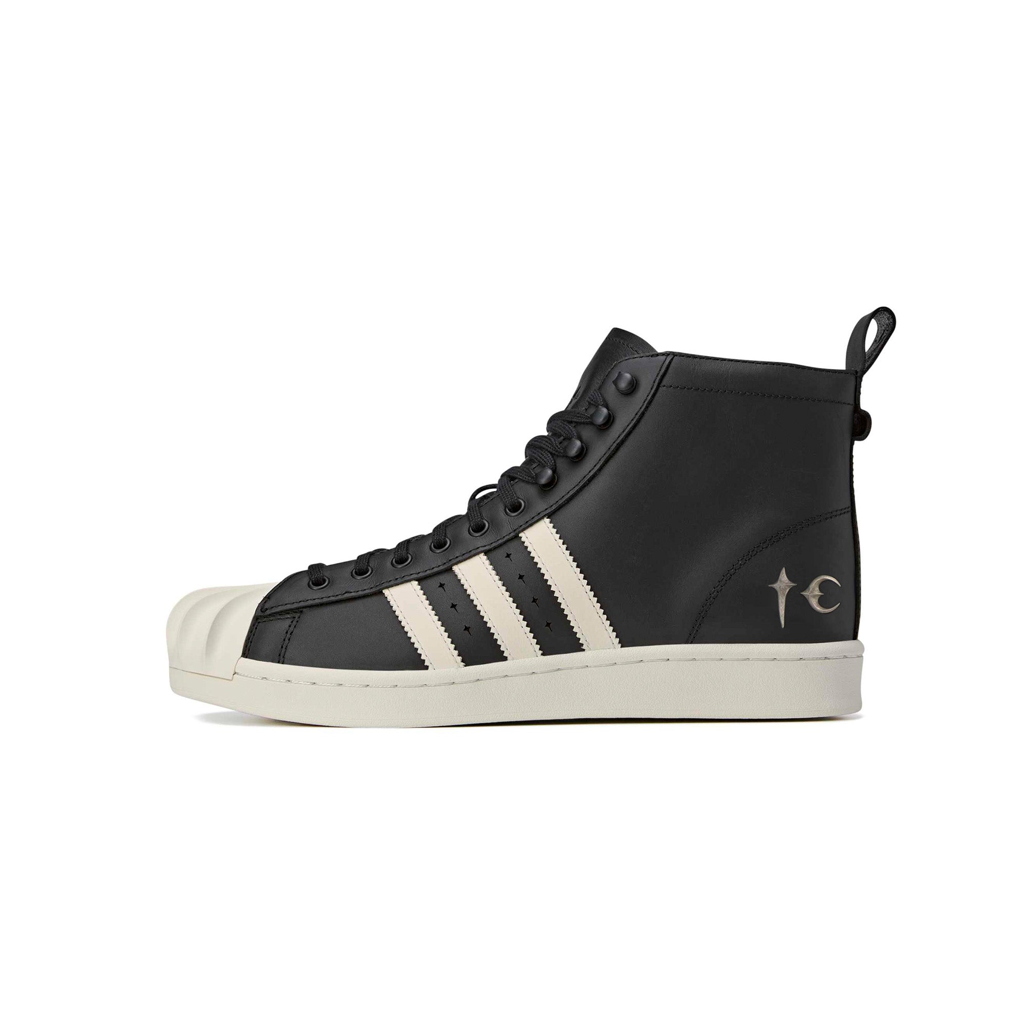 Оригінальна x Thug Club Mens Superstar Shoes ADIDAS – боковий вид