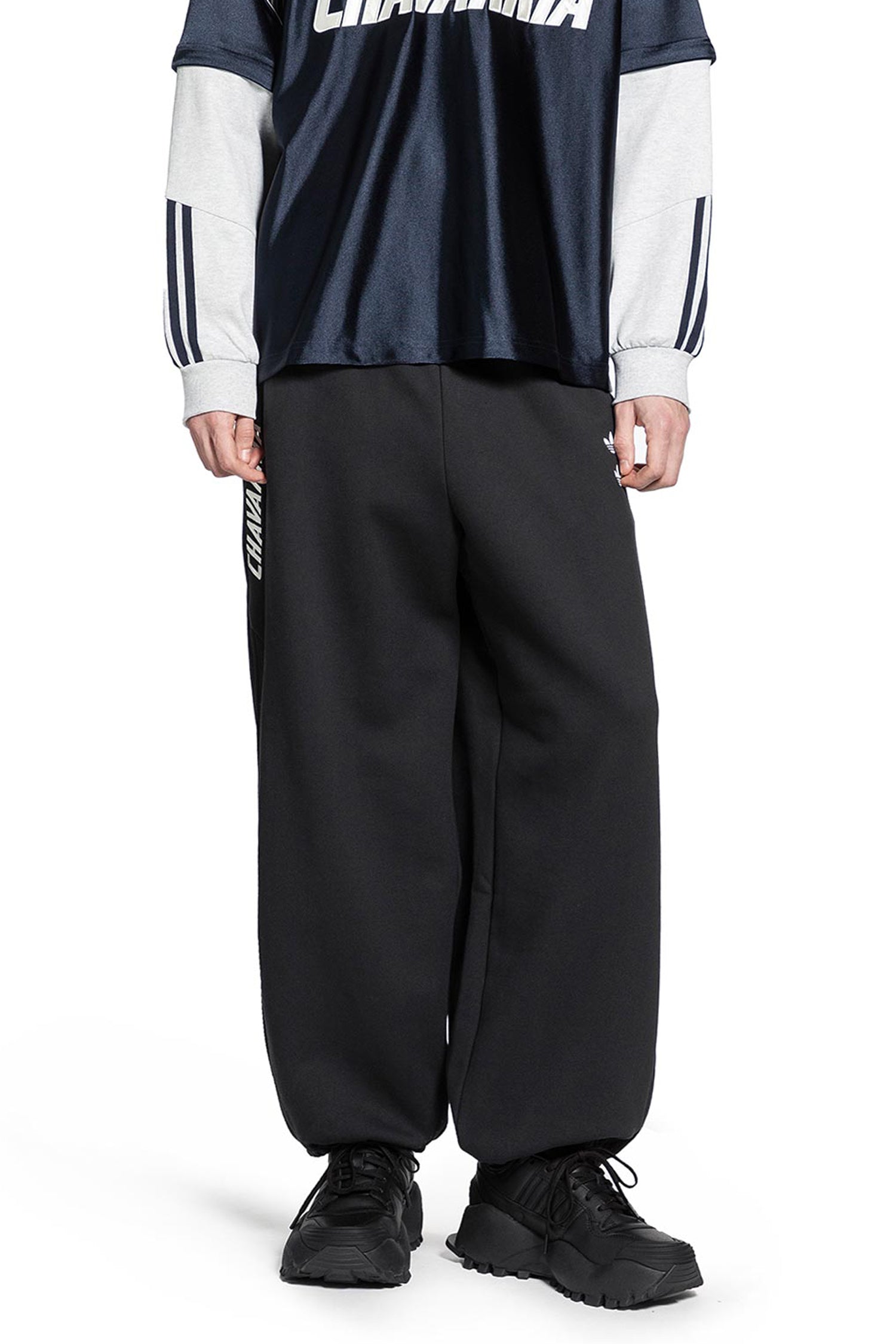 Chavarria Heavyweight Sweatpants Adidas – Гарантія оригінальності – боковий вид - ADIDAS