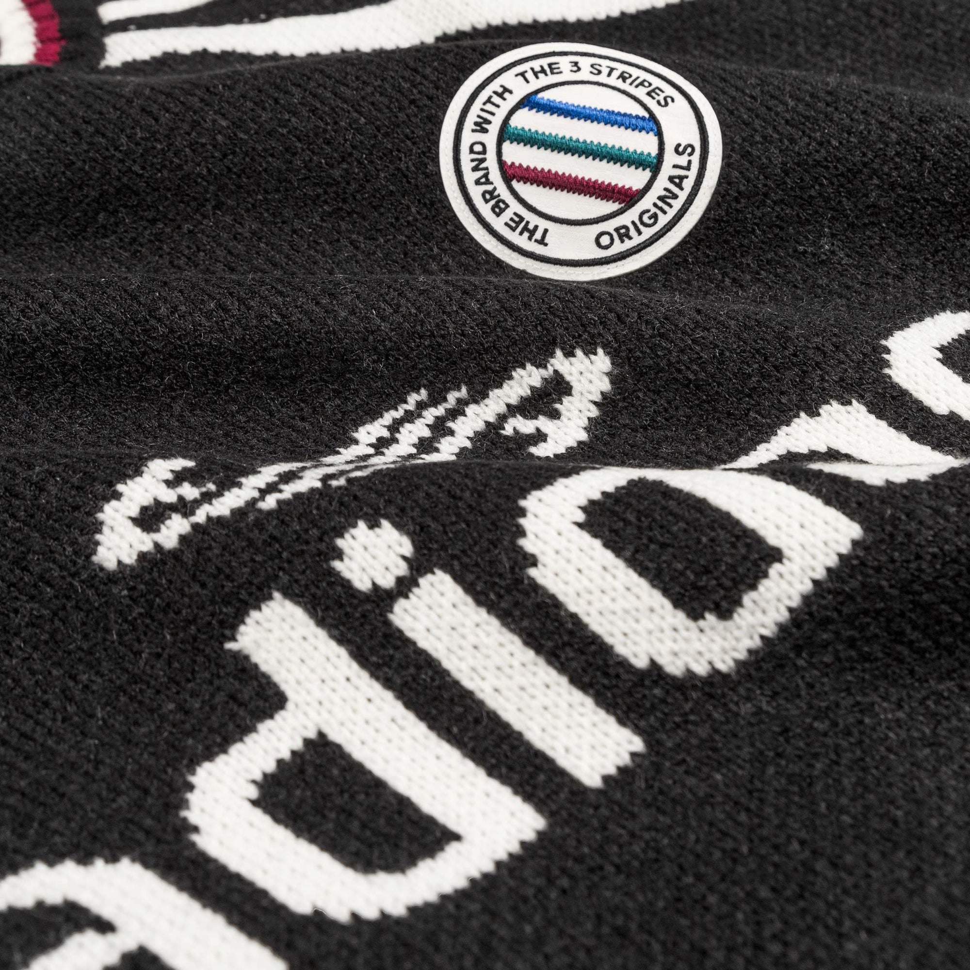 Оригінальна Adicolor Blokecore Crew Adidas – детальний вид