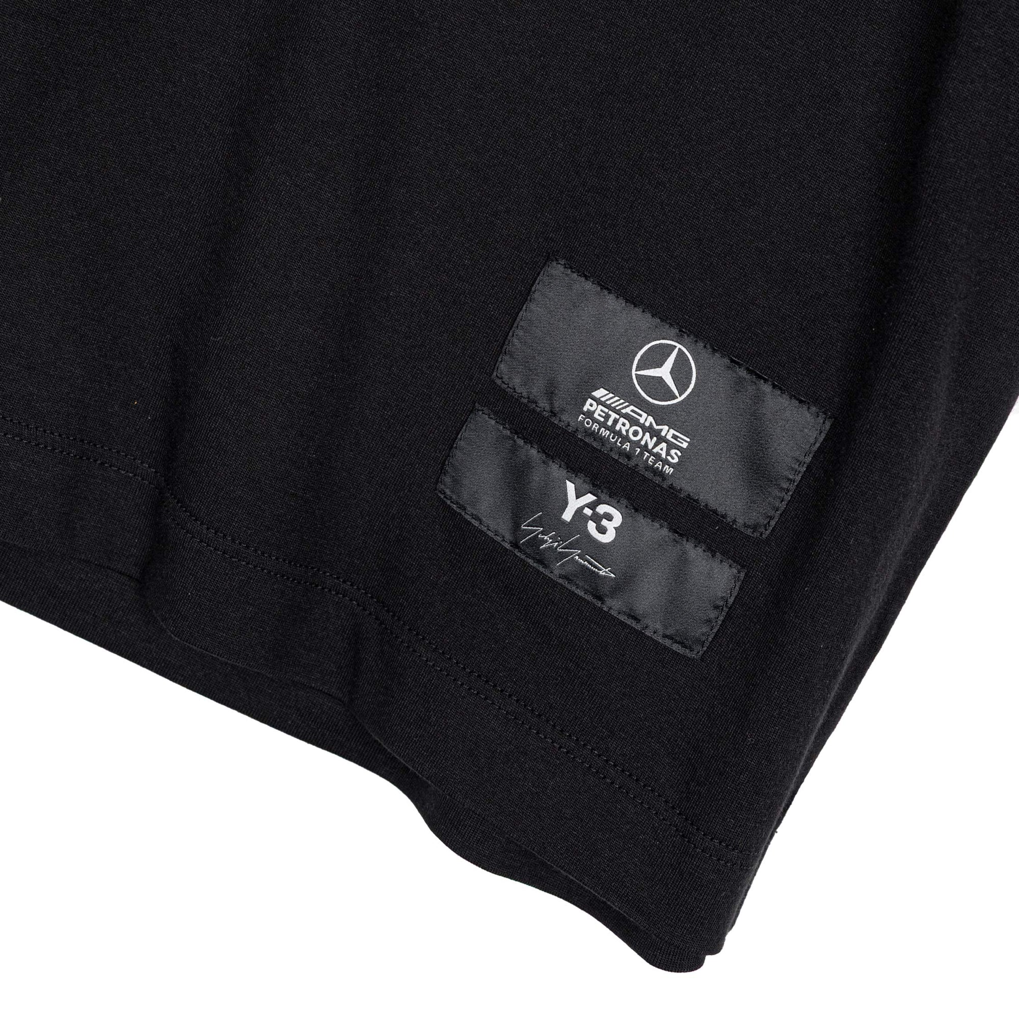 X Mercedes Amg Petronas F1 Team Logo Stack Short Sleeve Tee Adidas – Гарантія оригінальності – збільшений вид - ADIDAS