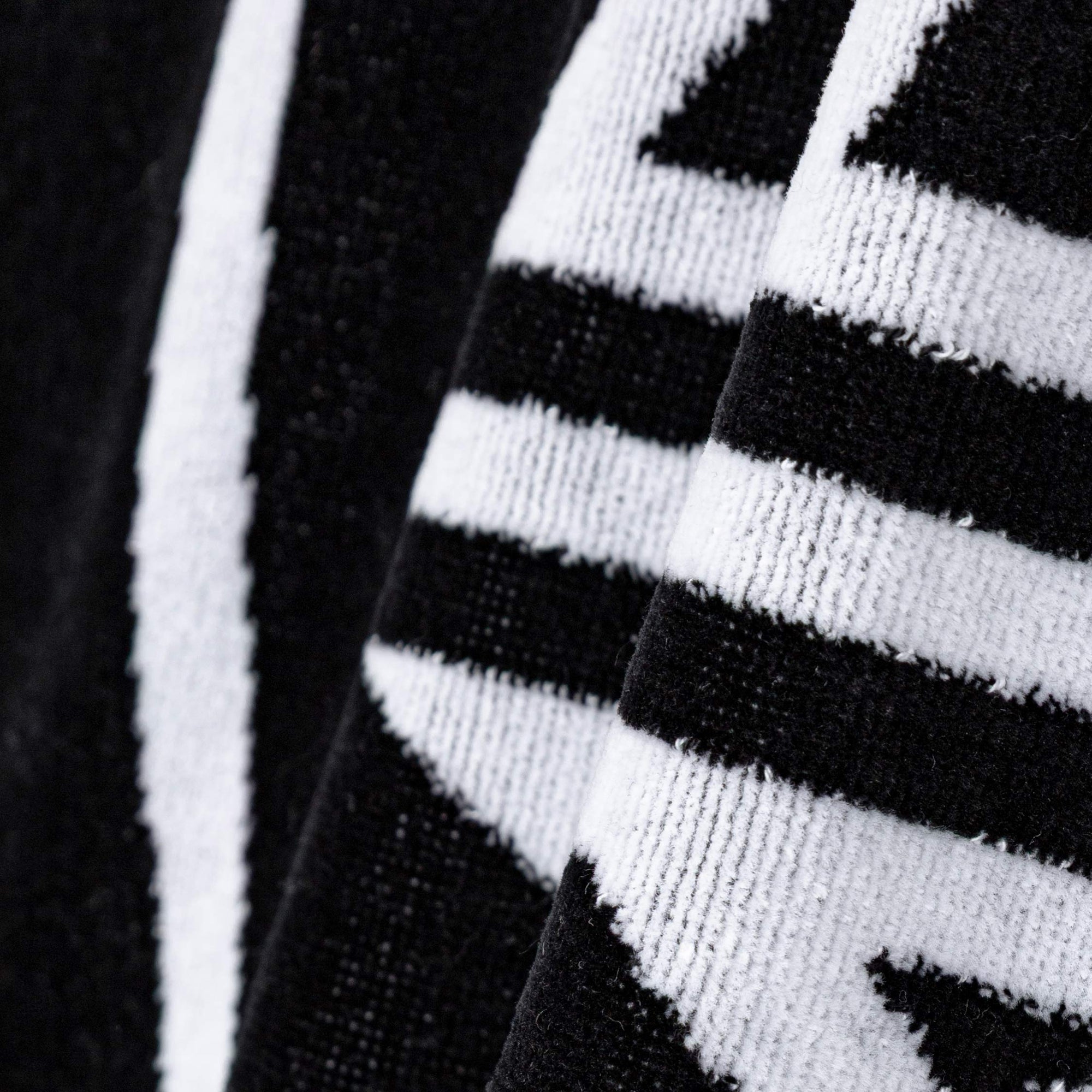 Оригінальна Spzl Mod Towel Adidas – вид ззаду
