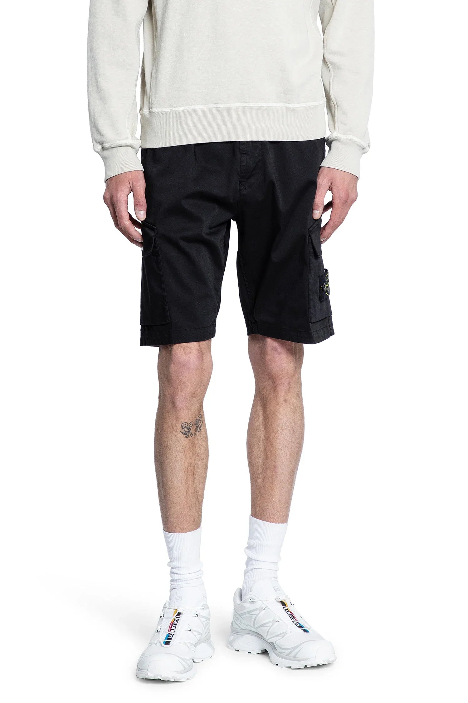 Оригінальна L100l03 Cargo Shorts Stone island – боковий вид