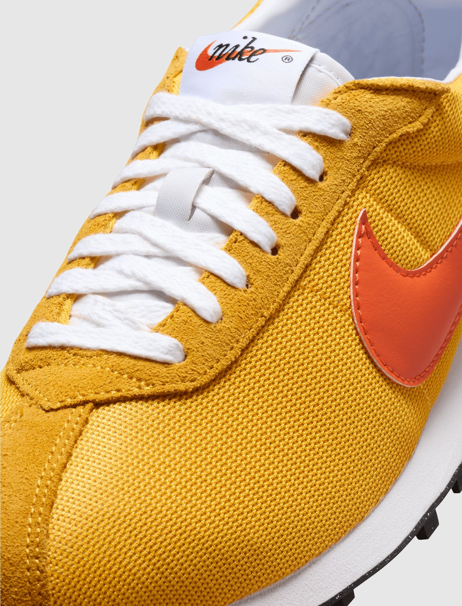 LD-1000 University Gold Nike оригінал – Купити в Україні – вид ззаду
