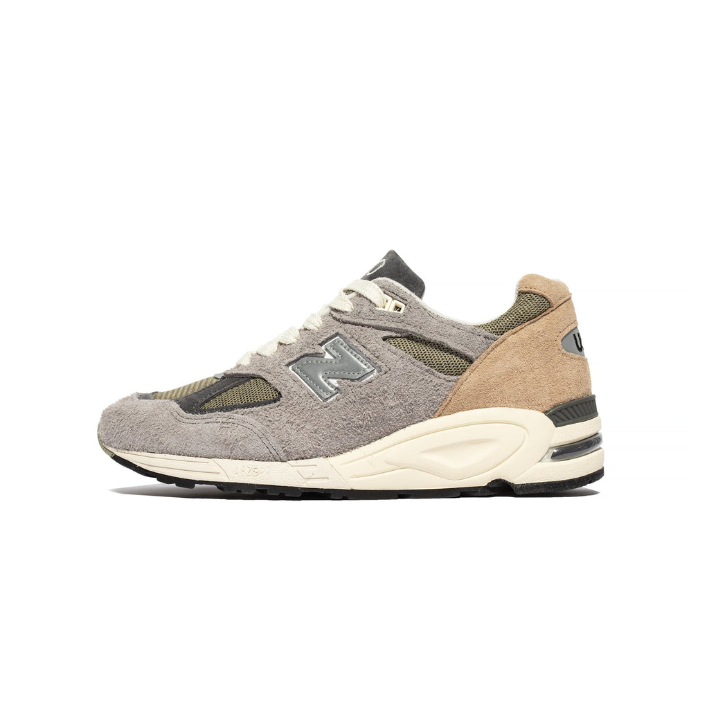 Оригінальна 990v2 Made By Teddy Shoes New balance – боковий вид