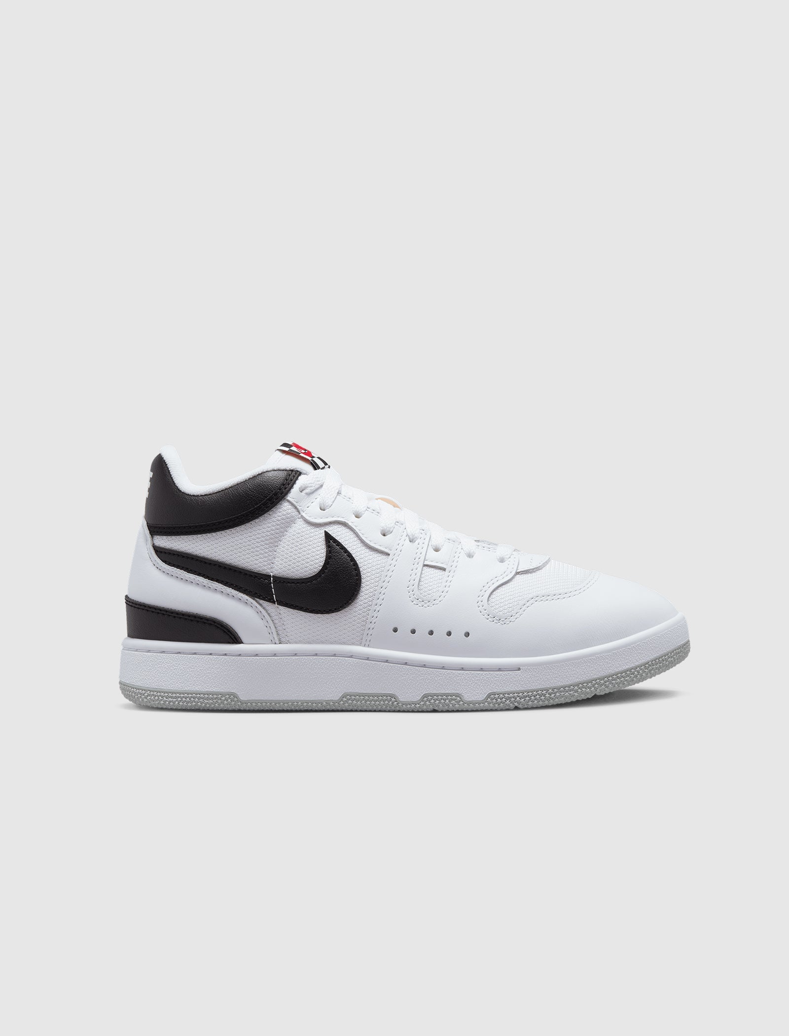 Оригінальна Attack White Nike – боковий вид