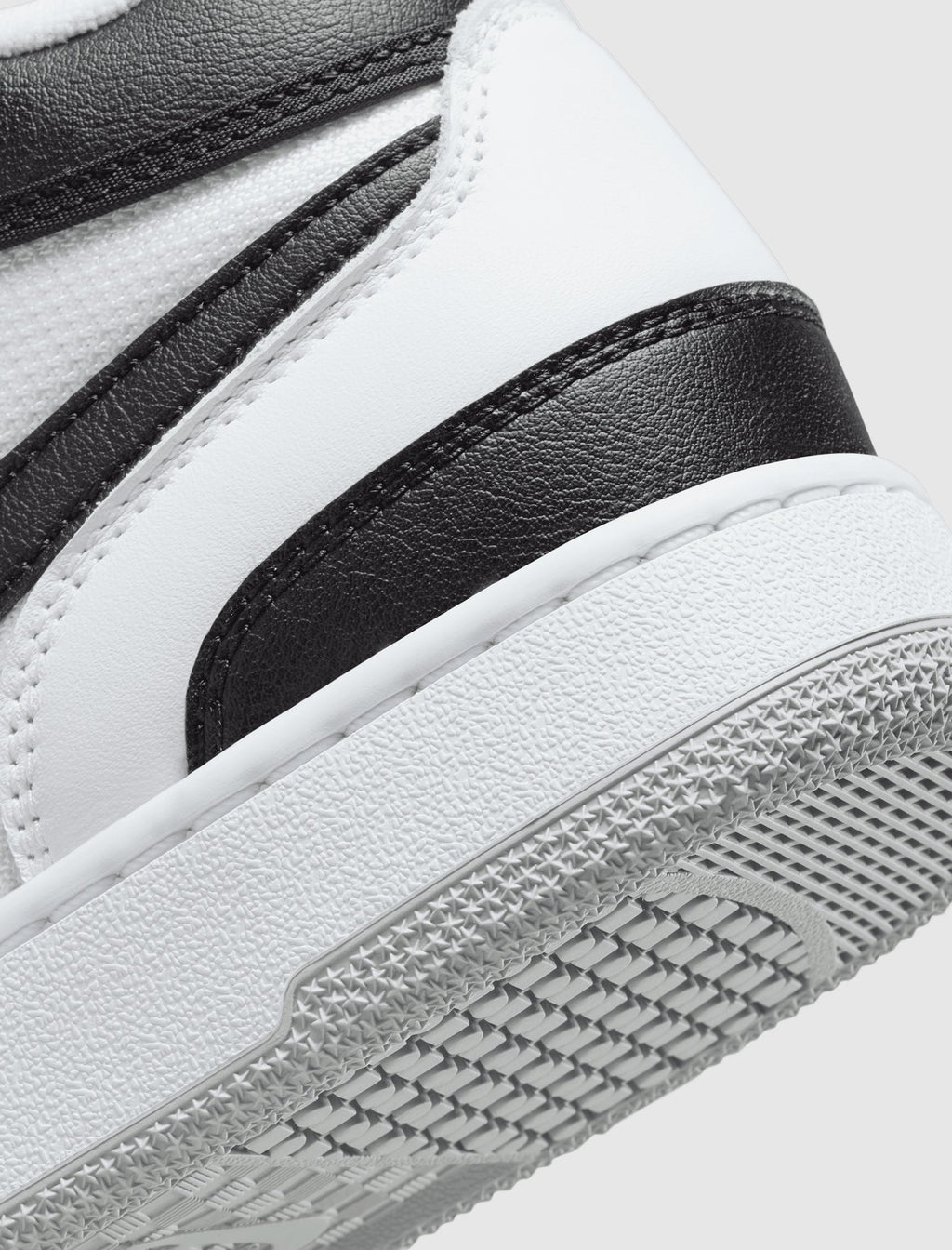 Оригінальна Attack White Nike – детальний вид