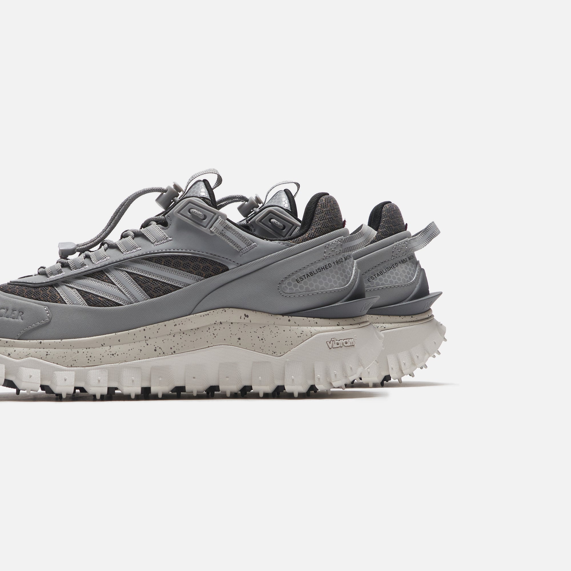 Trailgrip Low Top Sneakers Silver Moncler оригінал – Купити в Україні – детальний вид - MONCLER