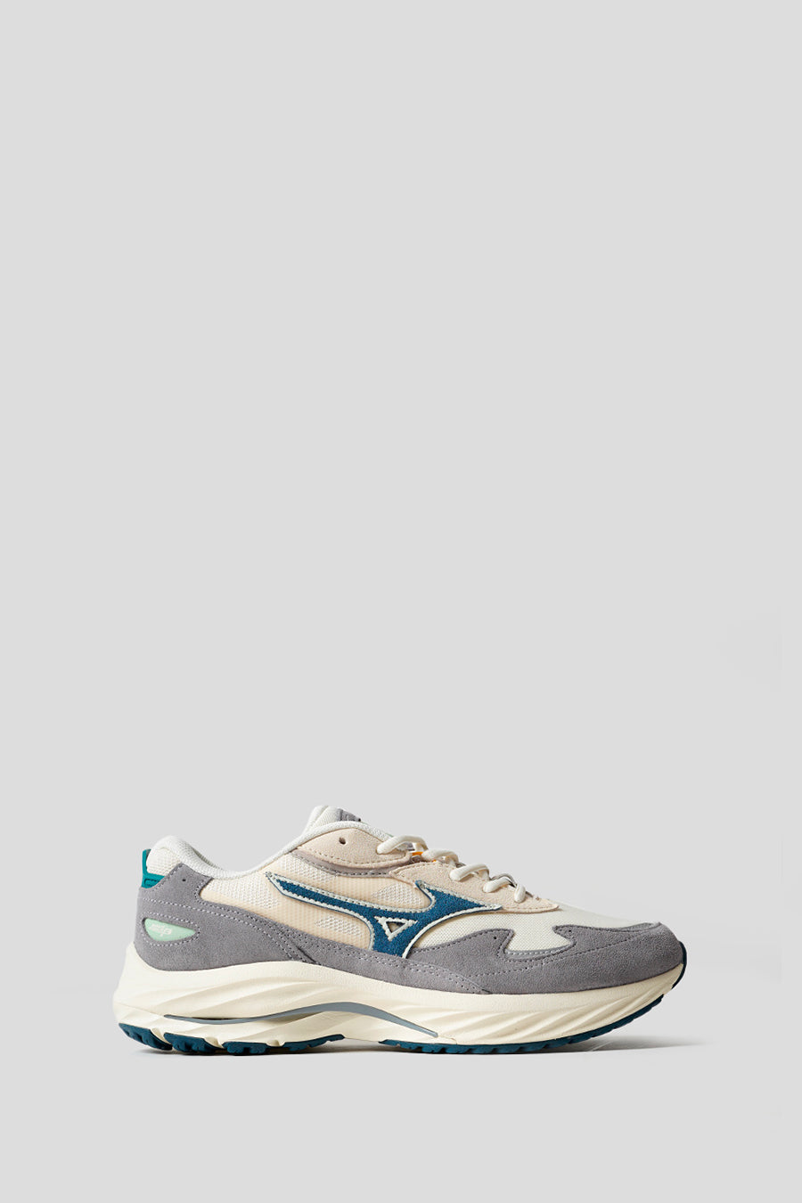 Оригінальна SNEAKERS WAVE RIDER ß PRISTINE, MOONLIT OCEAN AND QUICKSILVER MIZUNO – боковий вид