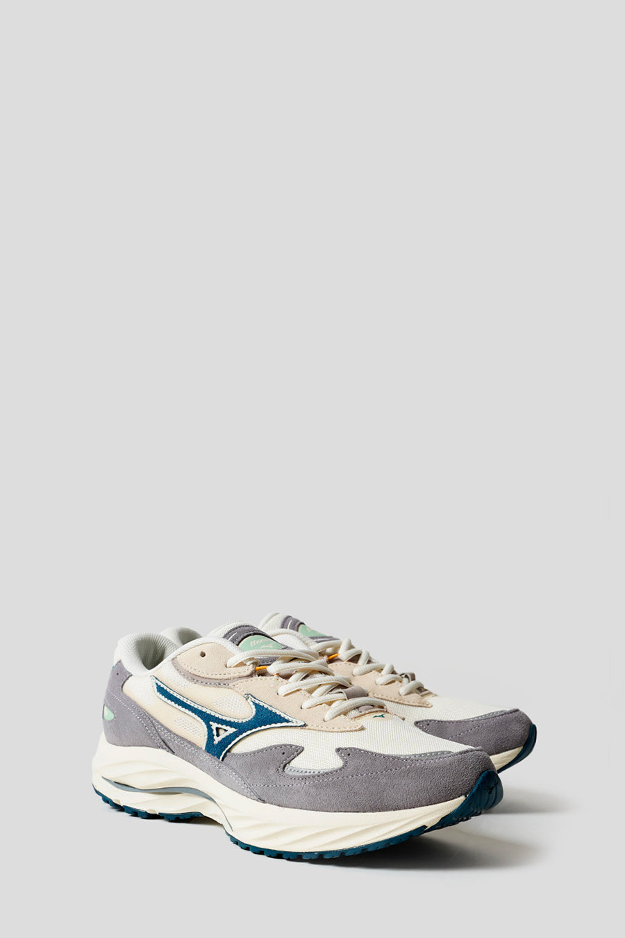 Оригінальна SNEAKERS WAVE RIDER ß PRISTINE, MOONLIT OCEAN AND QUICKSILVER MIZUNO – вид ззаду