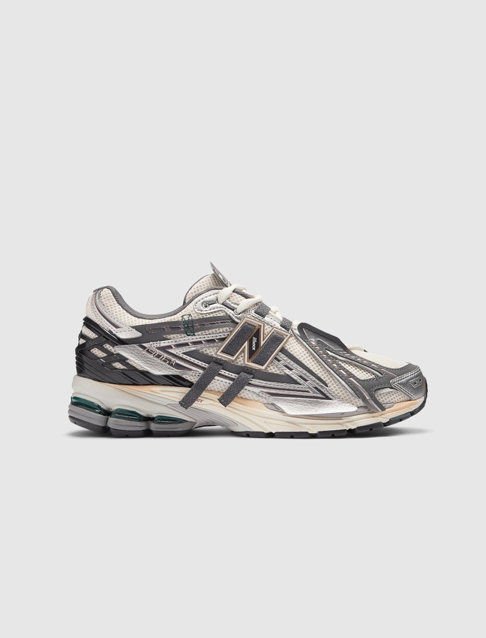 Оригінальна 1906a Silver Metallic New balance – боковий вид