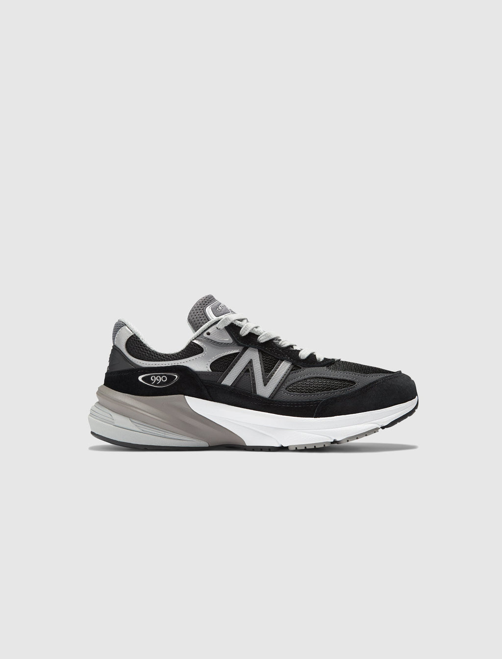 Оригінальна 990v6 Black New balance – боковий вид