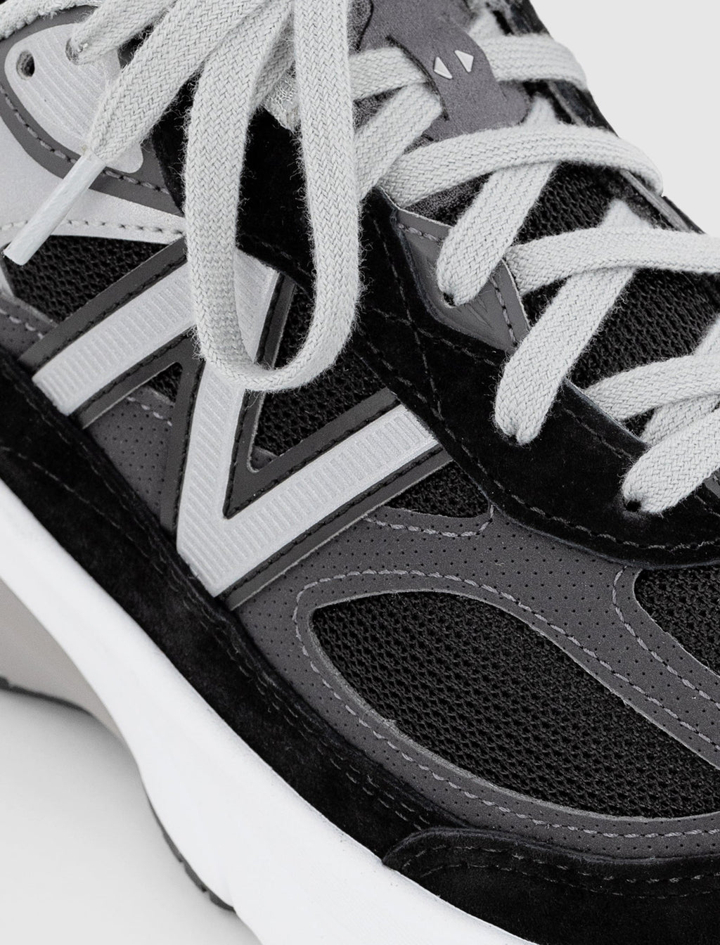 Оригінальна 990v6 Black New balance – вид ззаду