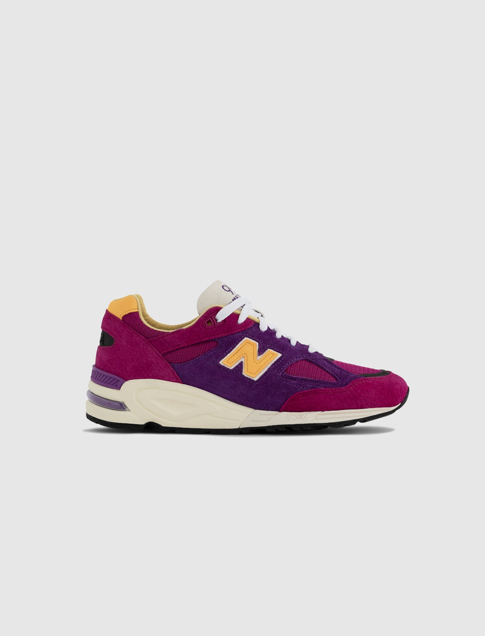 Оригінальна 990 V2 Made In Usa Pink New balance – боковий вид