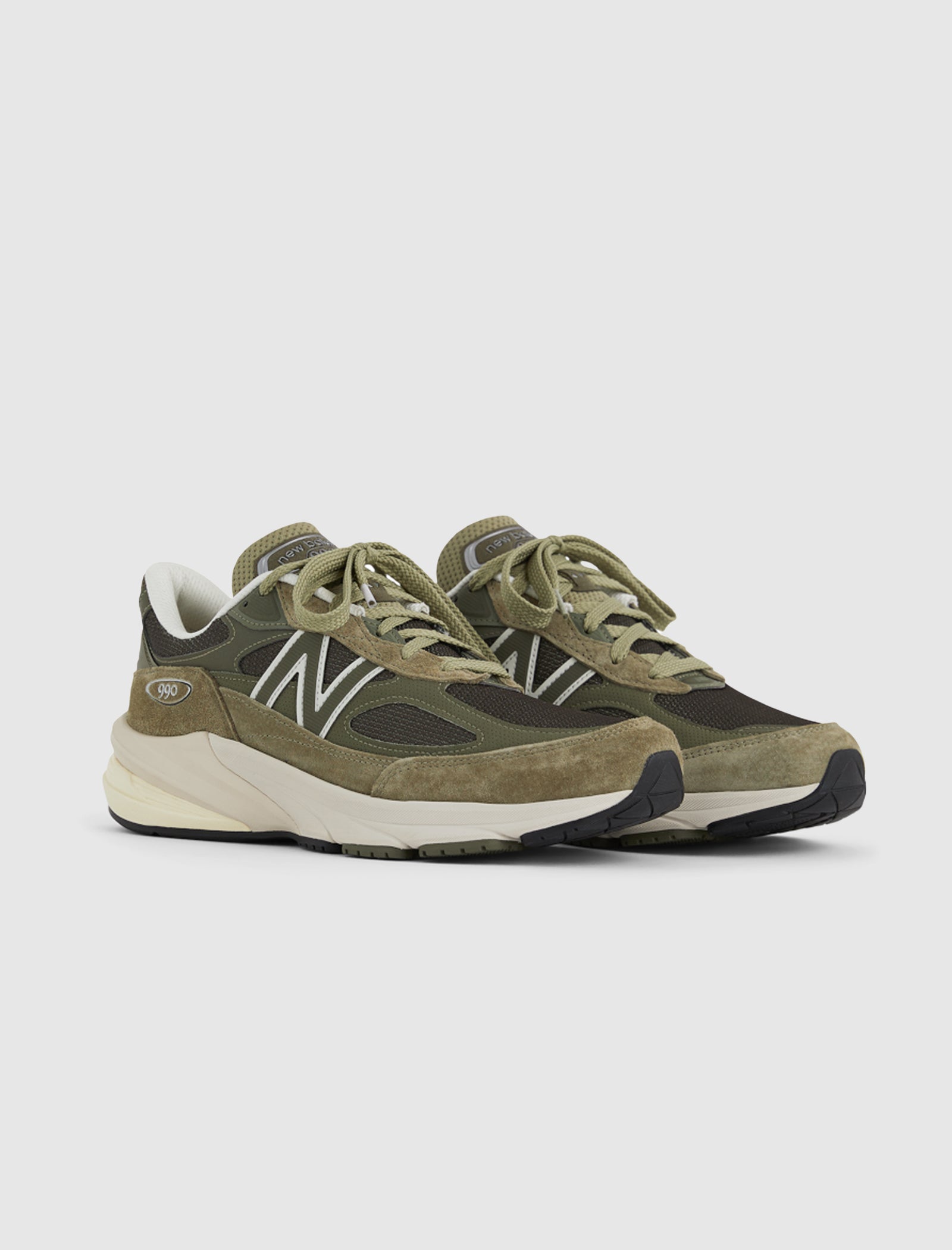 Оригінальна 990 V6 True Camo New balance – вид ззаду