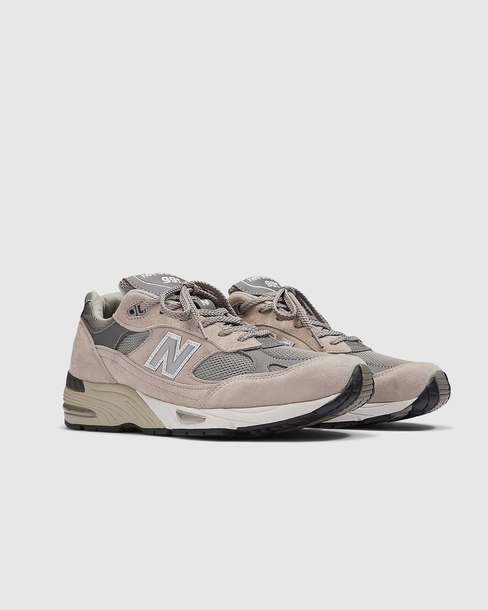 Оригінальна Made In Uk 991v1 Grey New balance – вид ззаду