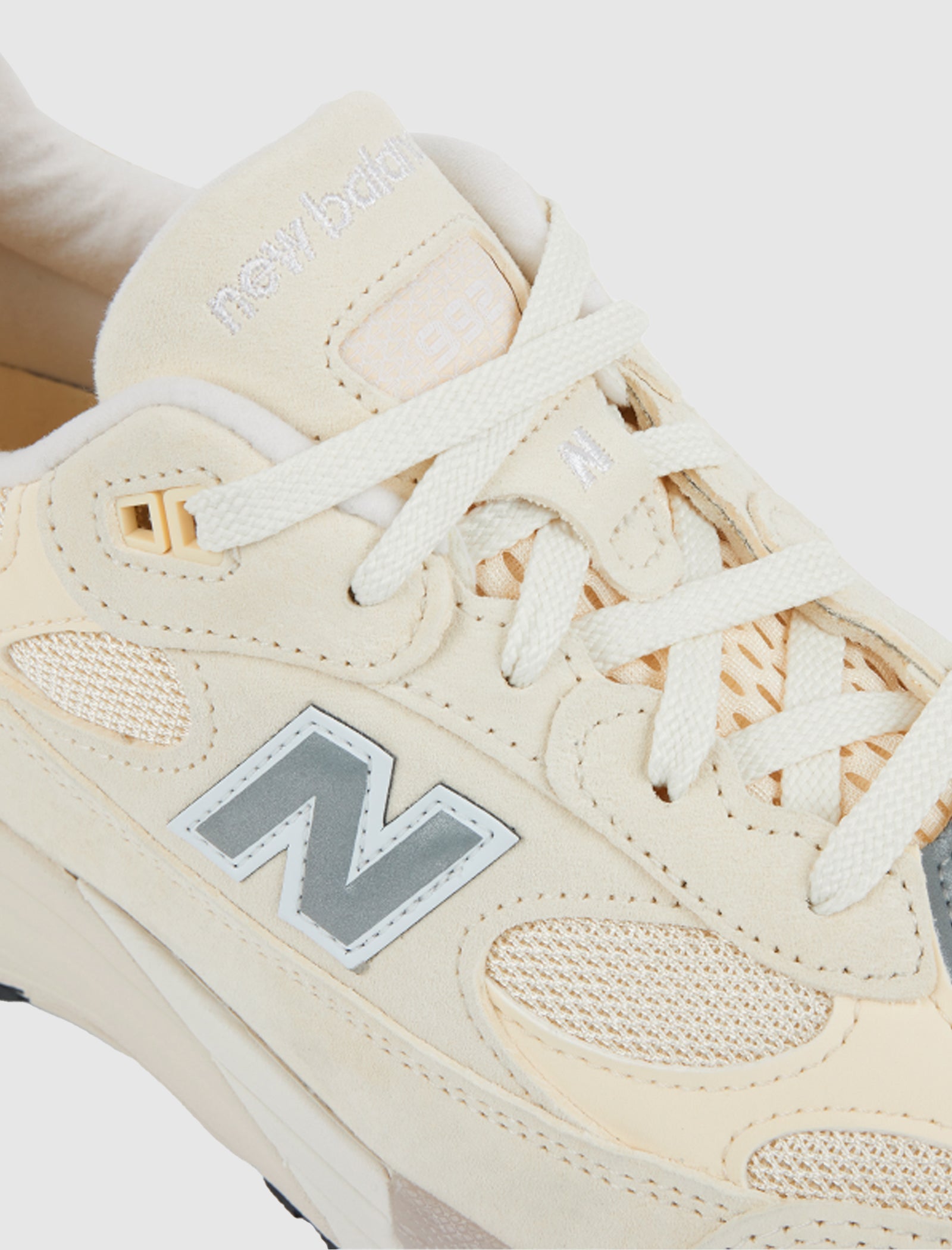 Оригінальна Made In Usa 992 Core Calcium New balance – вид ззаду