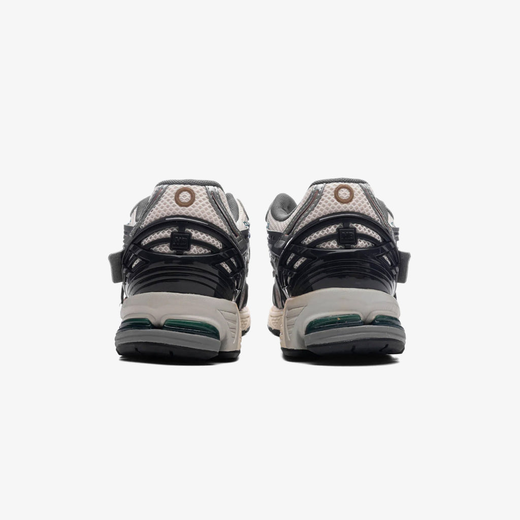 Оригінальна 1906a Silver Metallic New balance – детальний вид