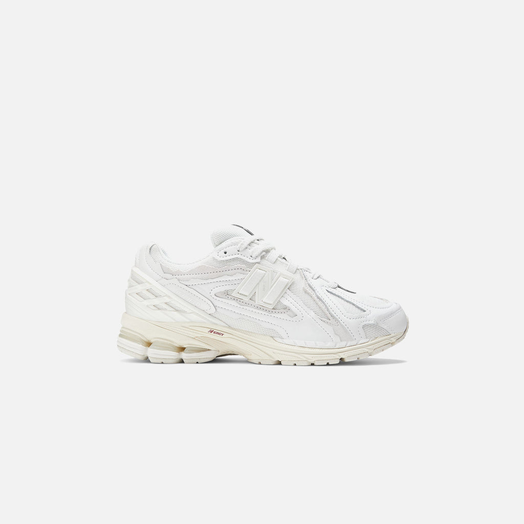 Оригінальна 1906r White New balance – боковий вид