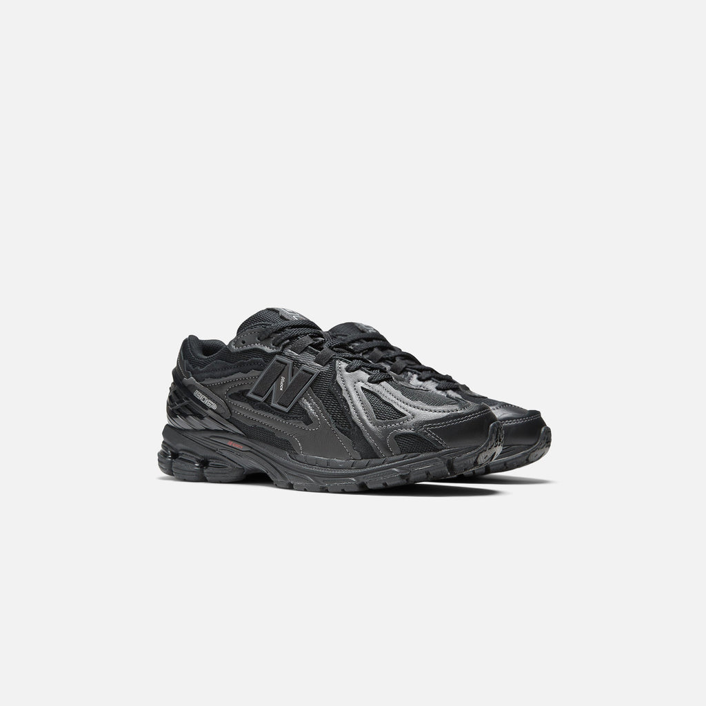 1906r Black New balance – Гарантія оригінальності – вид ззаду