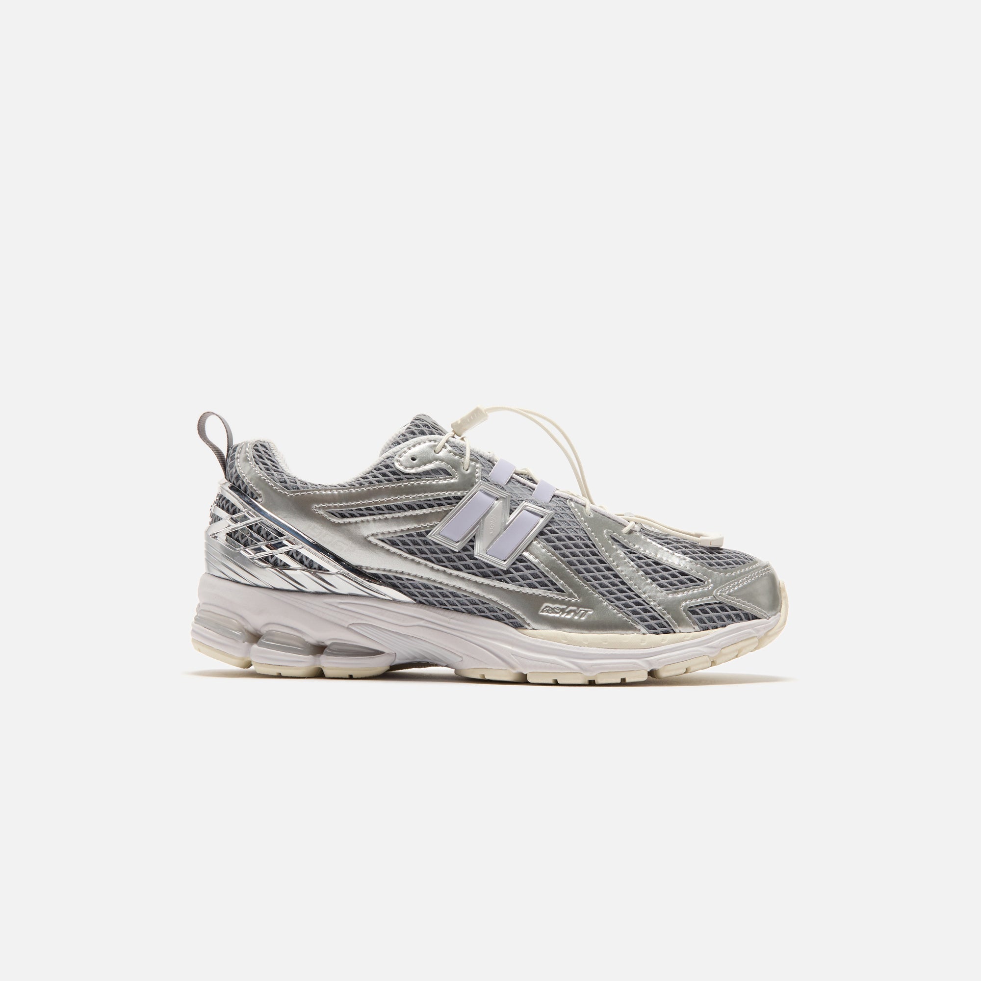 Оригінальна X The Basement 1906r Silver New balance – боковий вид