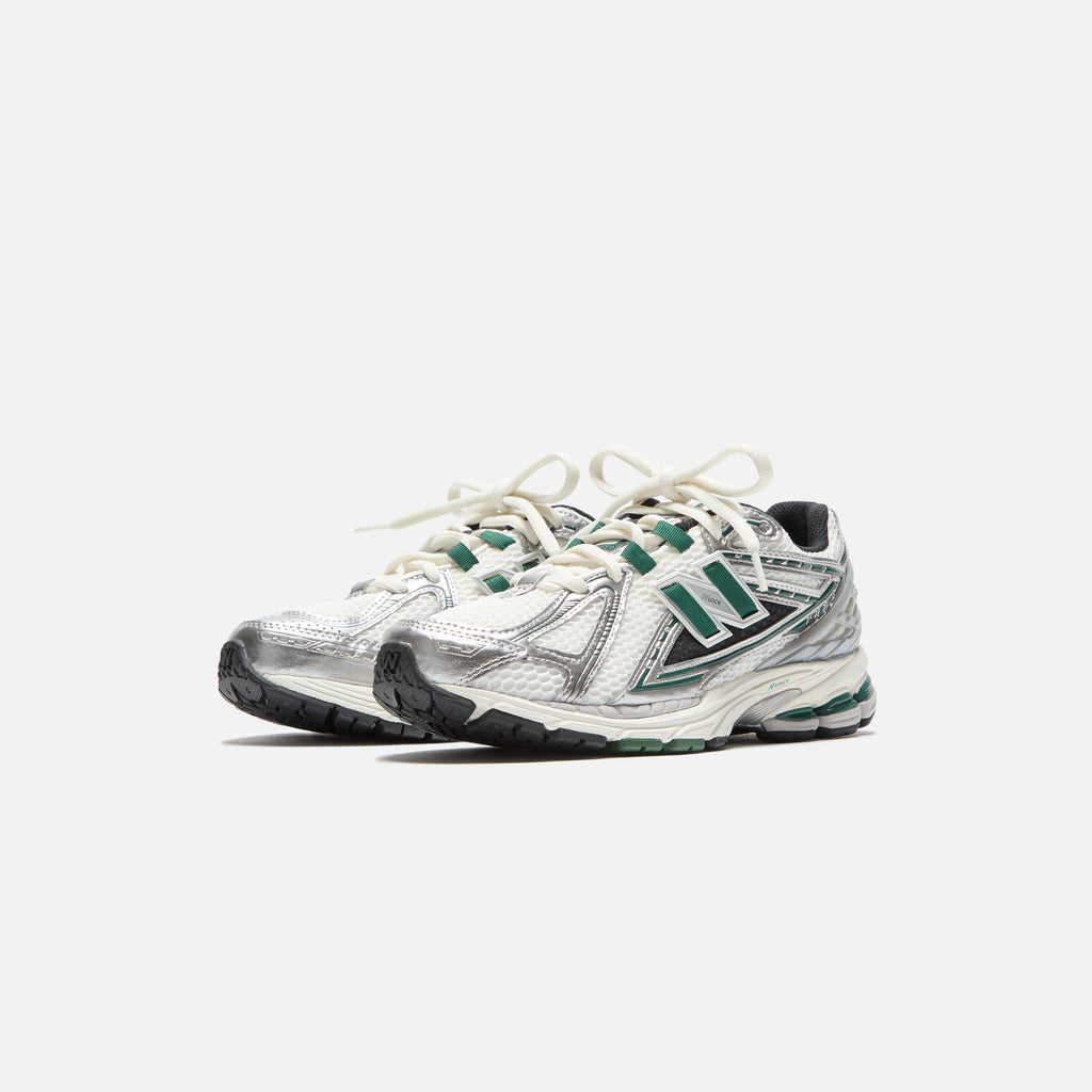 1906r Silver Metallic New balance – Гарантія оригінальності – вид ззаду