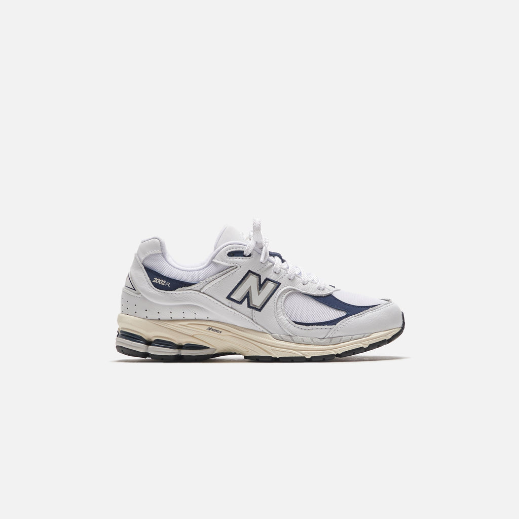 2002r White New balance оригінал – Купити в Україні – боковий вид