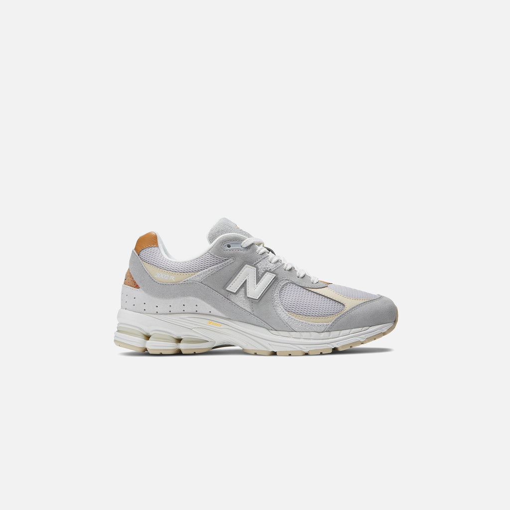 Оригінальна 2002r Concrete New balance – боковий вид