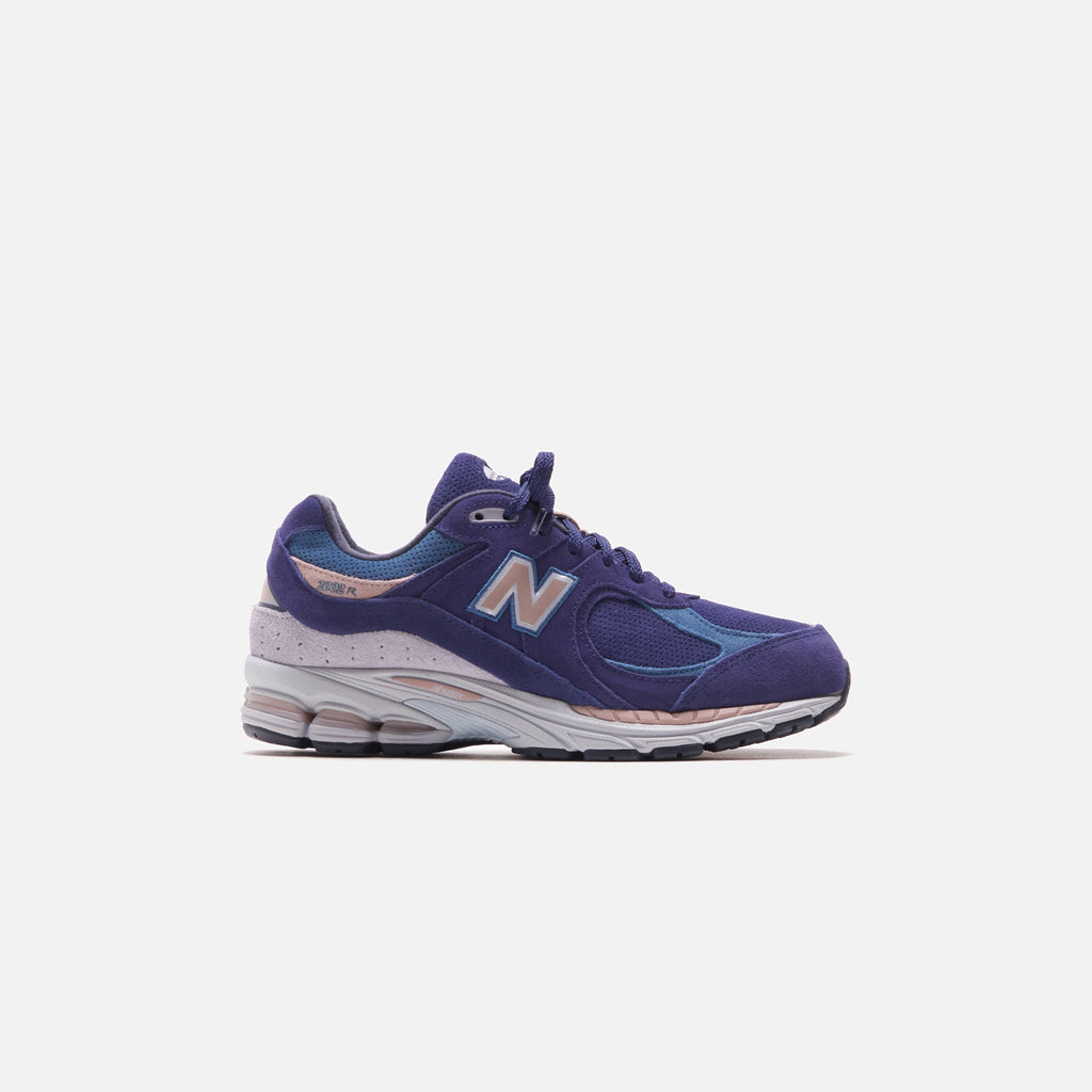 Оригінальна 2002r Navy New balance – боковий вид