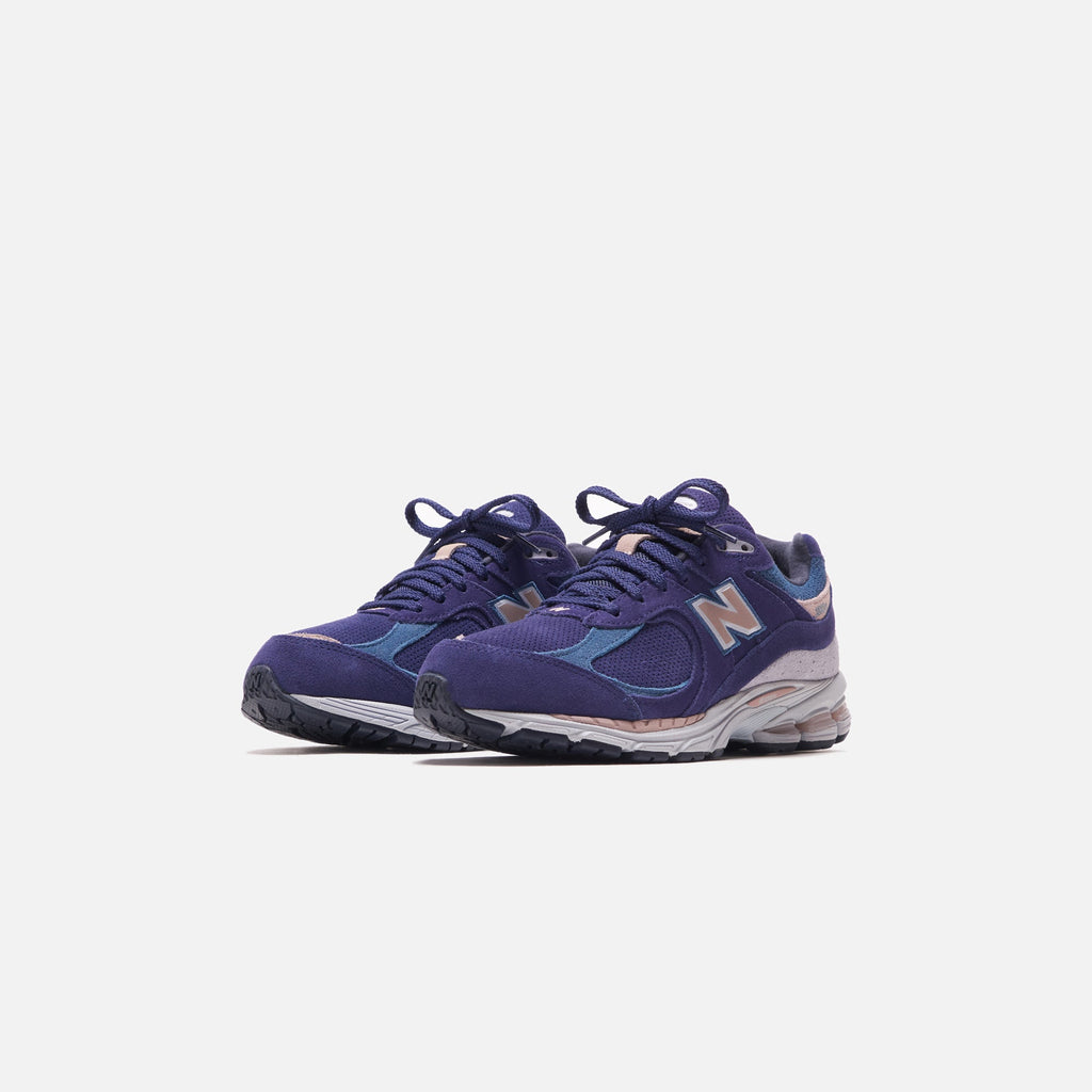 Оригінальна 2002r Navy New balance – вид ззаду