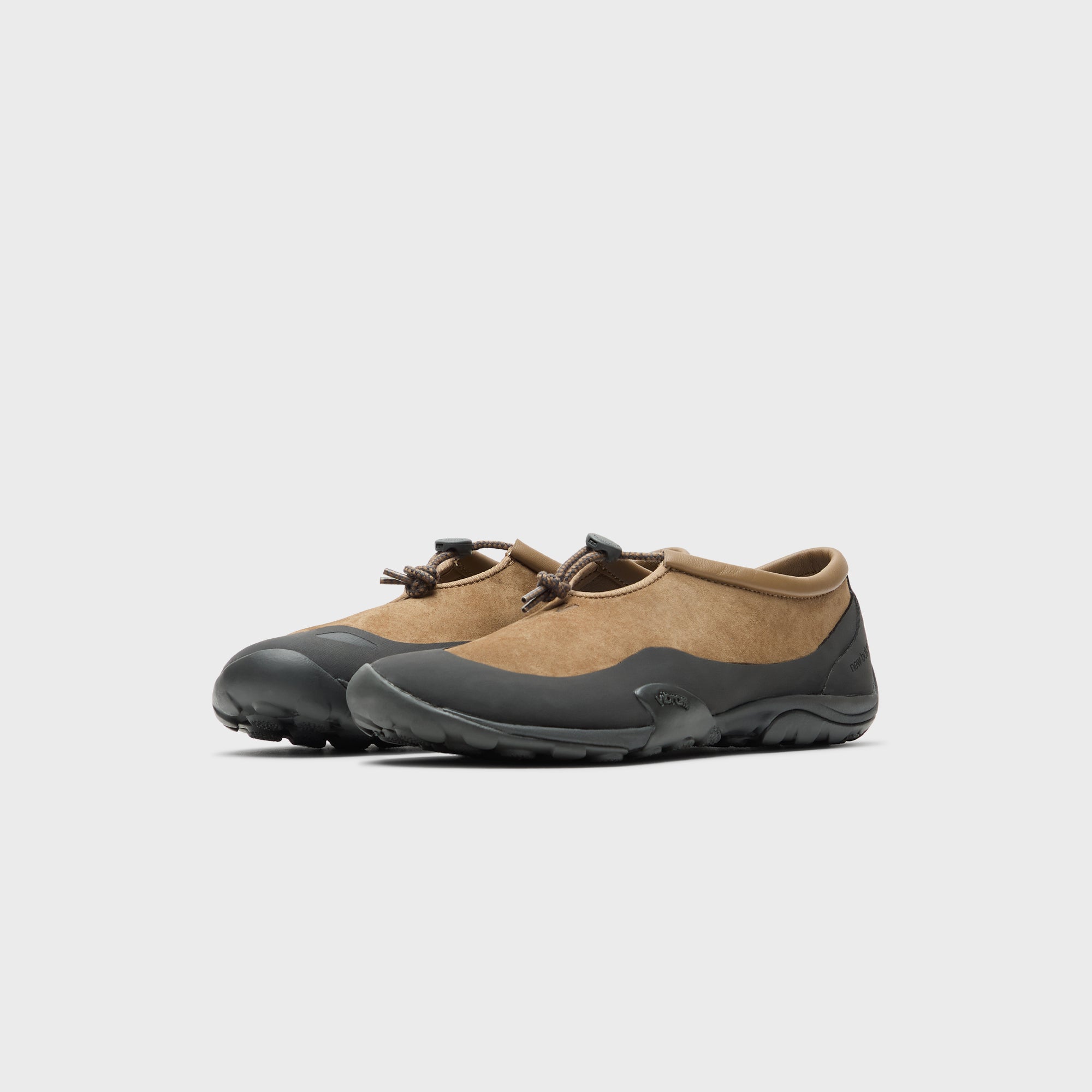 Оригінальна X Tokyo Design Studio Mt10t Black New balance – вид ззаду