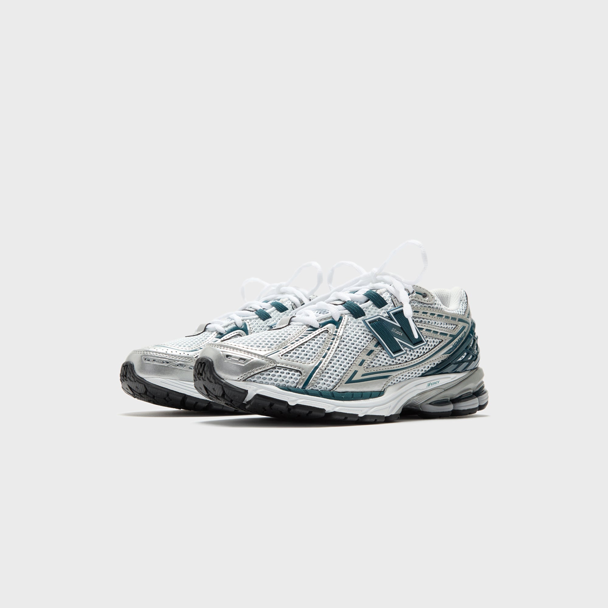 1906r Silver Metallic New balance – Гарантія оригінальності – вид ззаду
