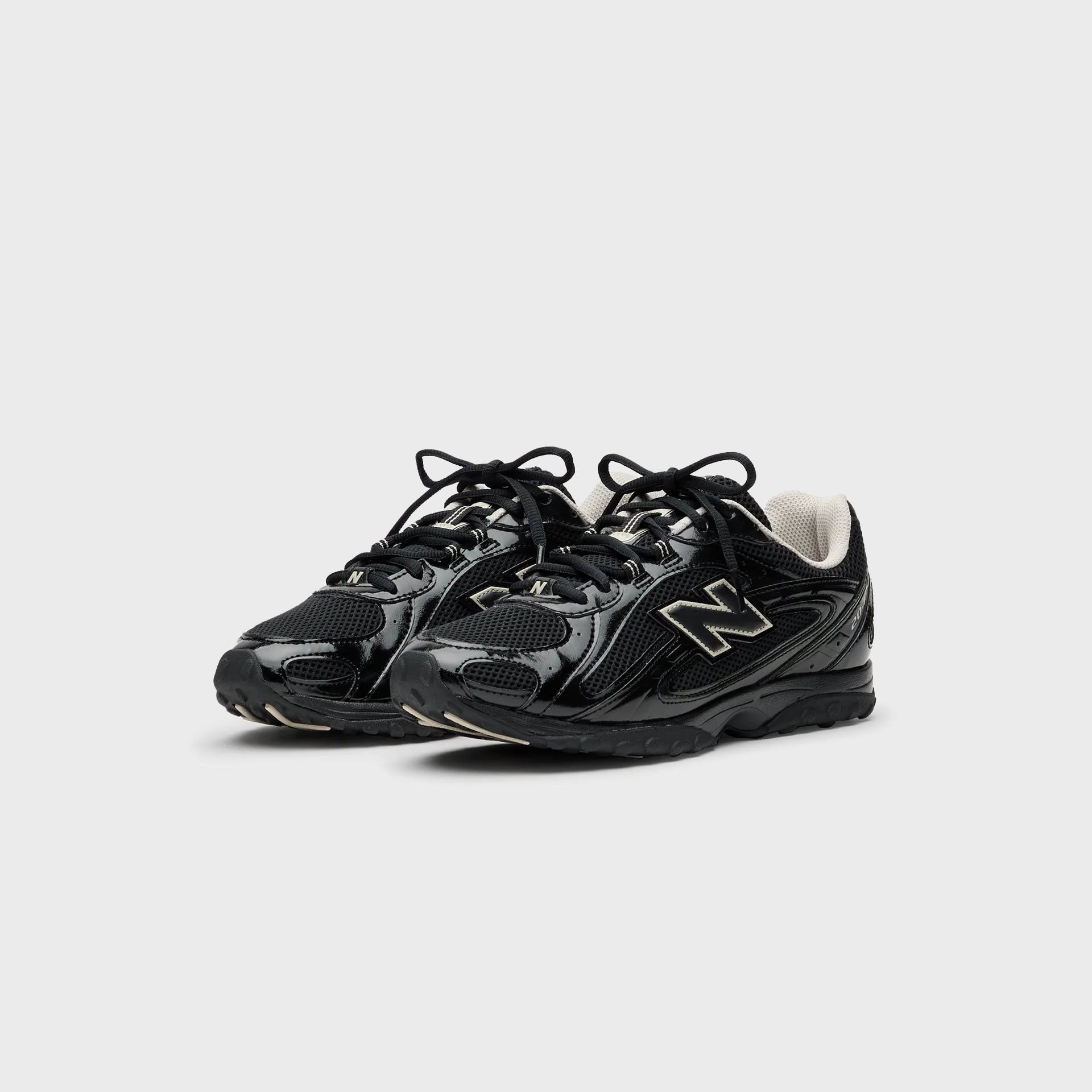 Оригінальна 204l Black New balance – вид ззаду