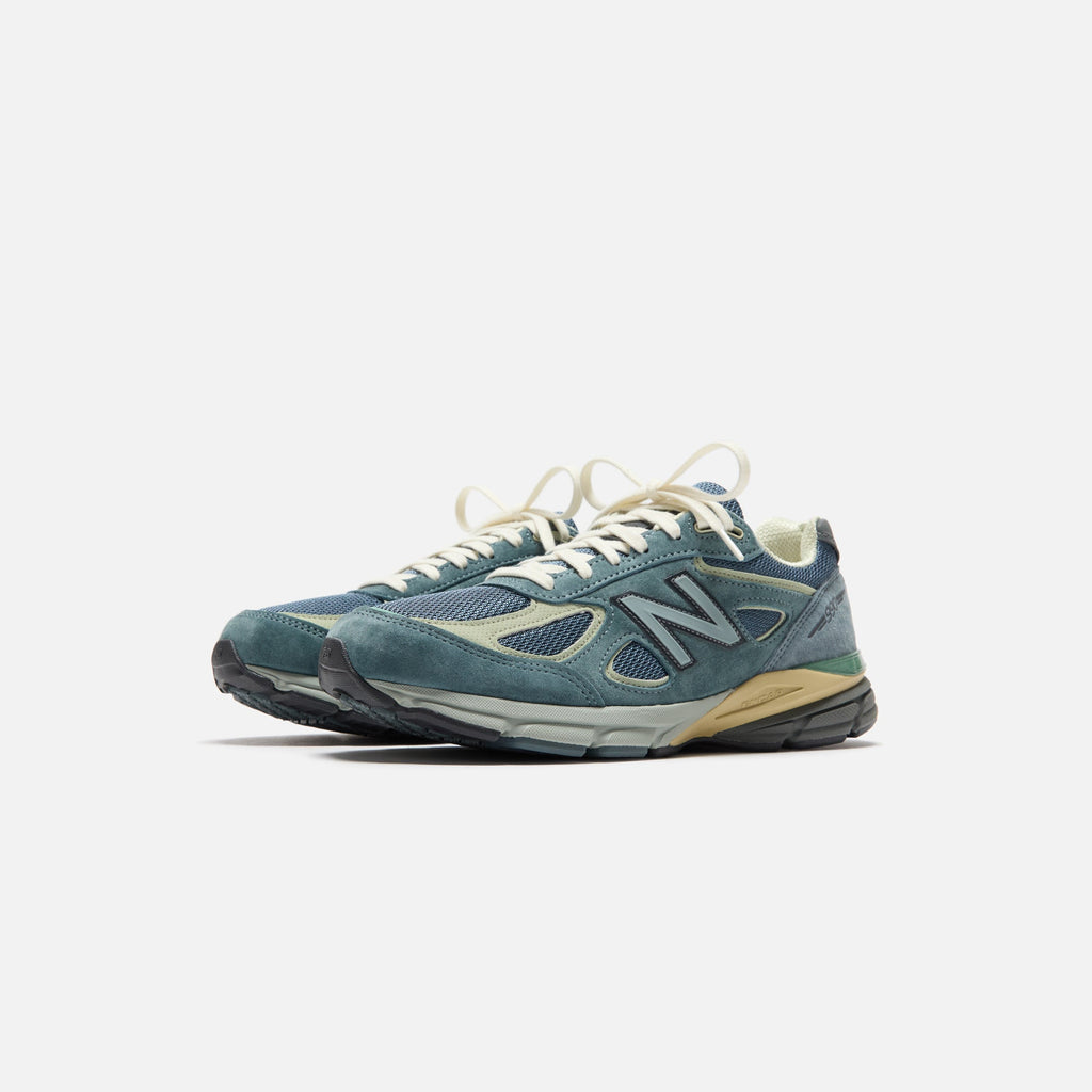 Оригінальна Made In Usa 990v4 Dusty Blue New balance – вид ззаду