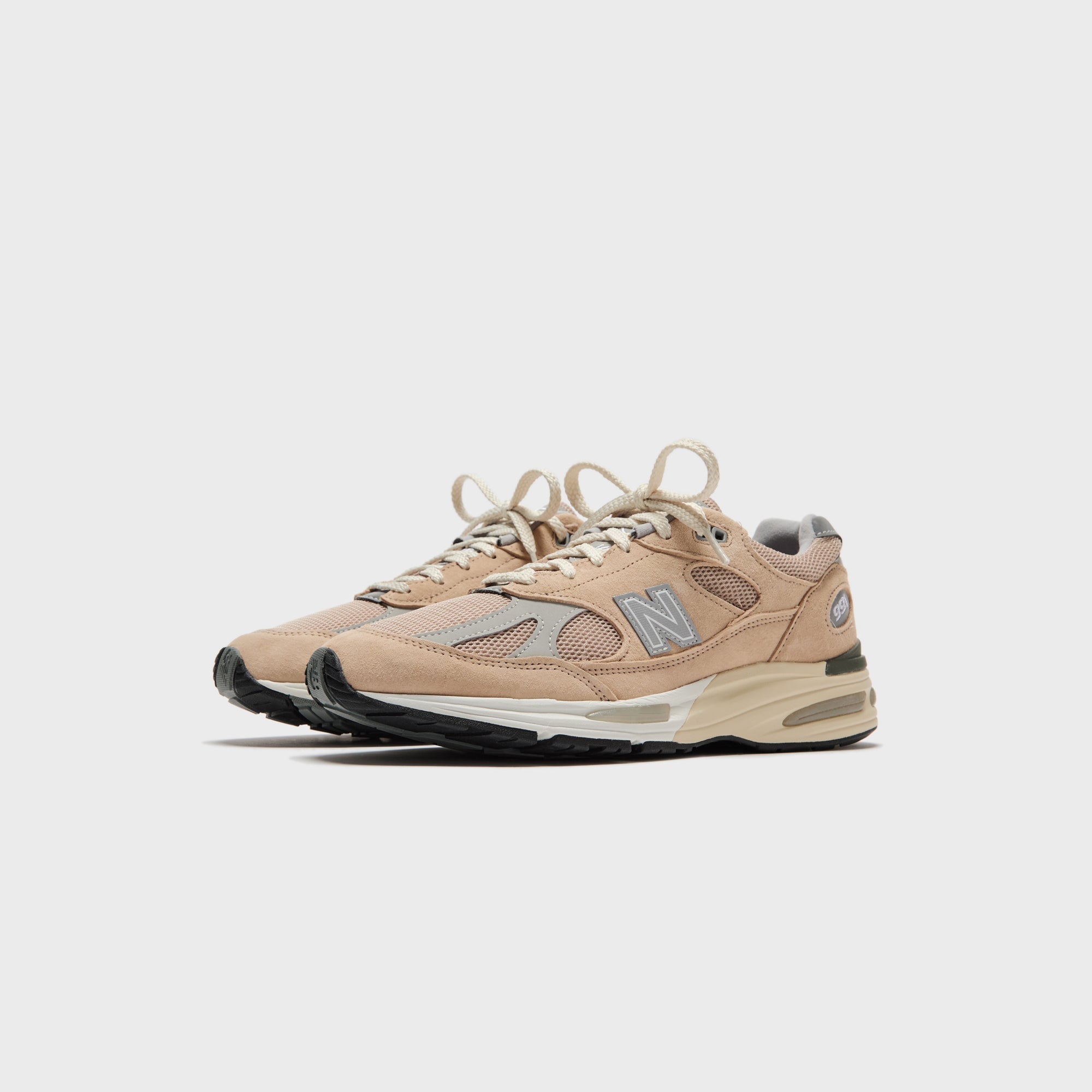 Оригінальна Made In Uk 991v2 Cuban Sand New balance – вид ззаду